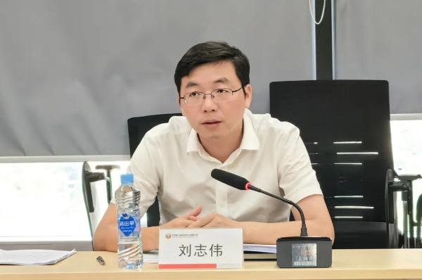 安义县委常委、常务副县长刘志伟一行赴安博电子调研座谈